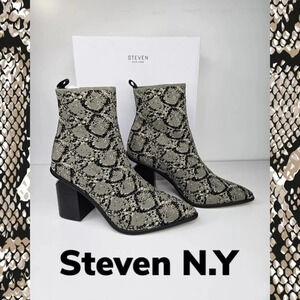 Steven By Steve Madden Sock Ankle Boots Cut Out Heel Sz 8 Pointed Toe Stylish